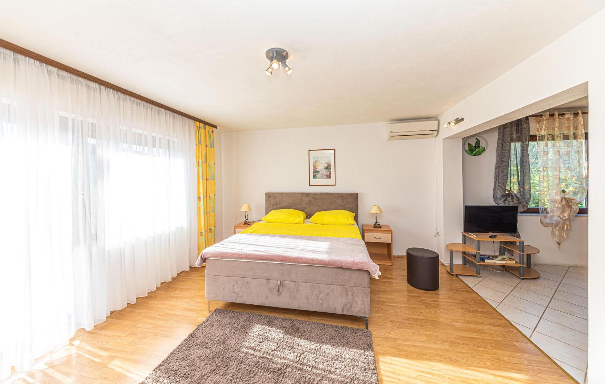 1 Bedroom Amazing Apartment In Kastel Kambelovac Kaštela エクステリア 写真